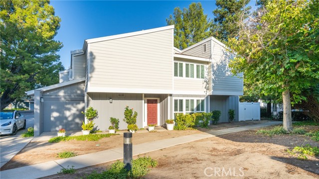 Detail Gallery Image 1 of 32 For 10055 Melinda Way #4,  Northridge,  CA 91325 - 3 Beds | 2/1 Baths