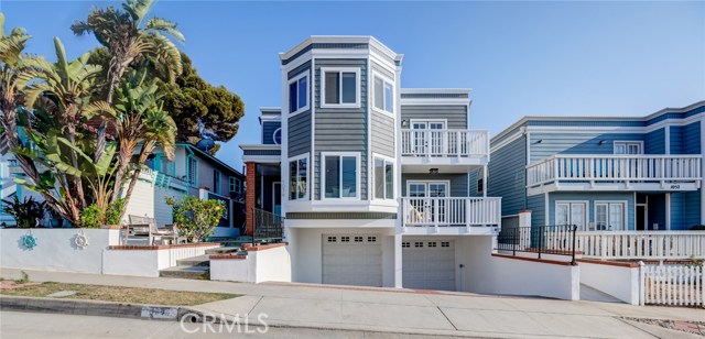 1054 10th Street, Hermosa Beach, California 90254, 3 Bedrooms Bedrooms, ,3 BathroomsBathrooms,Residential,Sold,10th,SB20177379