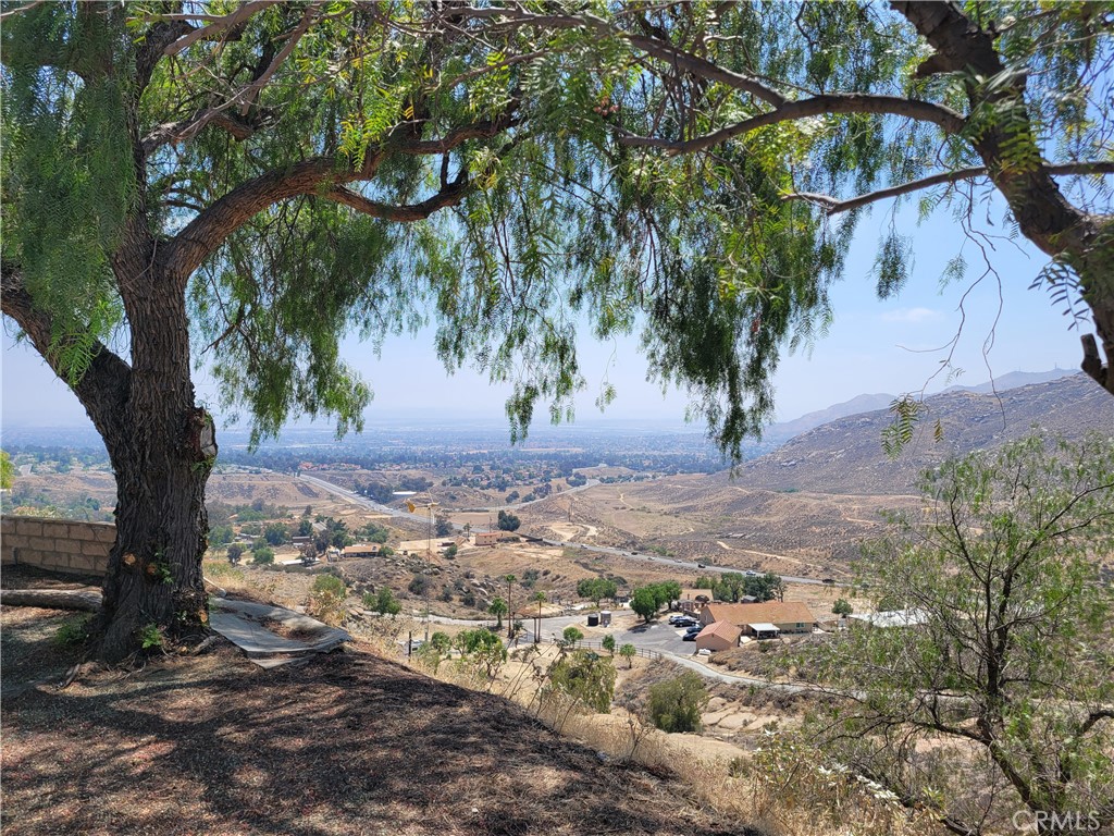 https://media.crmls.org/medias/d4e2d5c2-b552-419f-b642-42b17b0243d4.jpg?preset=X-Large