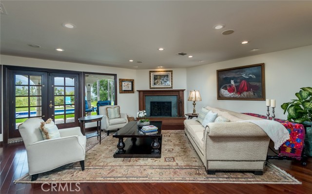 420 Inverness Drive, La Canada Flintridge CA: https://media.crmls.org/medias/d4e2f2b7-2cb1-4f9e-8517-e9fdd5eeb1a9.jpg