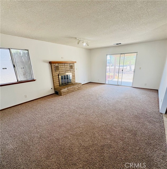 Detail Gallery Image 13 of 32 For 13925 Burning Tree Dr, Victorville,  CA 92395 - 3 Beds | 2 Baths