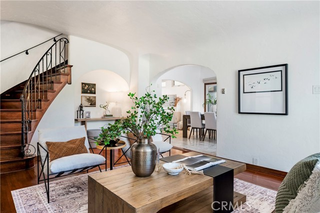 Detail Gallery Image 5 of 33 For 34 Ximeno Avenue, Long Beach,  CA 90803 - 4 Beds | 1/1 Baths