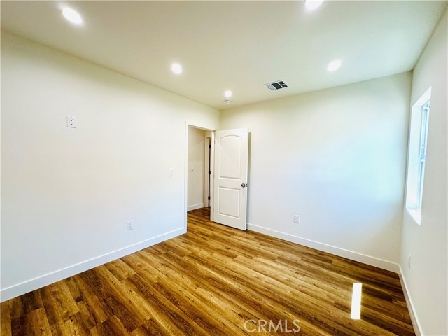 Detail Gallery Image 8 of 21 For 11104 Oxnard St, North Hollywood,  CA 91606 - 4 Beds | 3 Baths