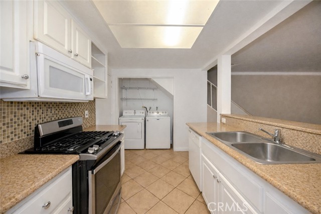 Detail Gallery Image 9 of 20 For 1460 Kendall Dr #59,  San Bernardino,  CA 92407 - 3 Beds | 2 Baths
