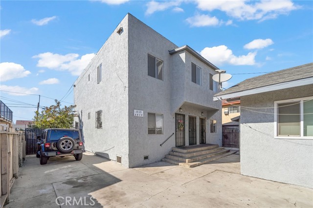 1035 Orange Avenue, Long Beach CA: https://media.crmls.org/medias/d4e5cbb3-6bf0-4385-a305-08879e1652b2.jpg