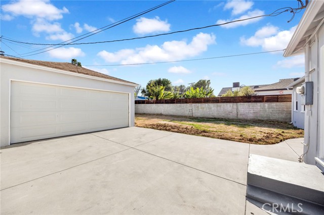 17350 Hamlin Street, Lake Balboa CA: https://media.crmls.org/medias/d4e5d5a4-807b-4e5e-a305-94003876cc6d.jpg