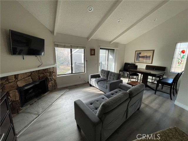 760 Blue Jay Road, Big Bear Lake CA: https://media.crmls.org/medias/d4e5dbd6-fe36-4ec0-9212-95aaac40a3ec.jpg