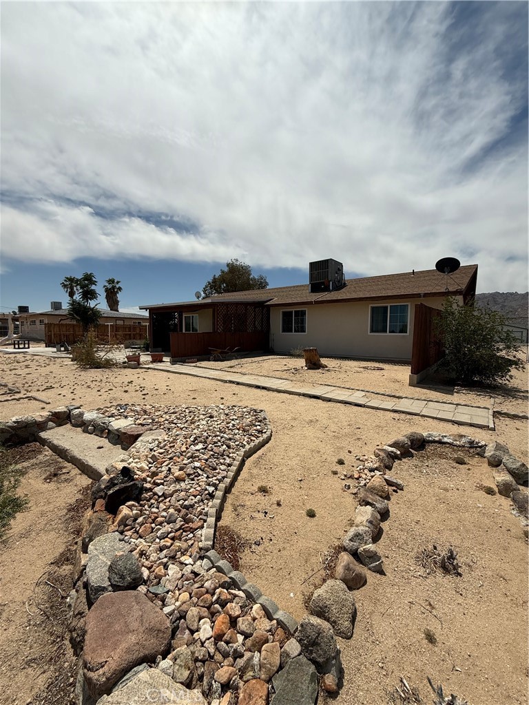 72400 El Paseo Drive