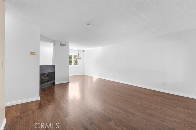 Detail Gallery Image 5 of 32 For 400 S Flower St #108,  Orange,  CA 92868 - 2 Beds | 1/1 Baths