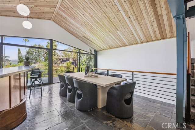 686 Diamond Street, Laguna Beach CA: https://media.crmls.org/medias/d4e808c4-9891-4e2a-8a4d-b33e938eb7e5.jpg