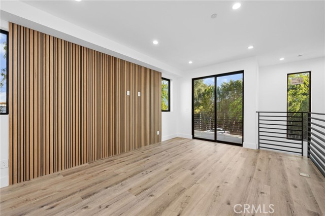 Detail Gallery Image 4 of 14 For 14525 Weddington St, Sherman Oaks,  CA 91411 - 4 Beds | 4/1 Baths