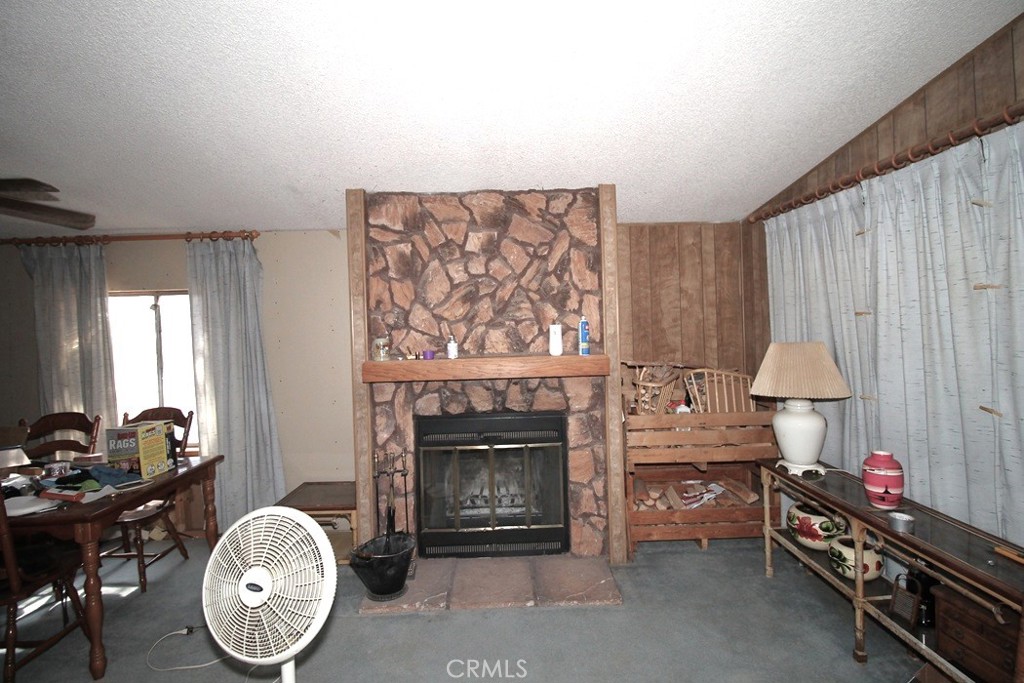 https://media.crmls.org/medias/d4e843c9-8789-4be6-973d-597eea0c5f77.jpg?preset=X-Large
