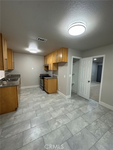 Detail Gallery Image 3 of 5 For 16601 Willow, Hesperia,  CA 92345 - 3 Beds | 2 Baths