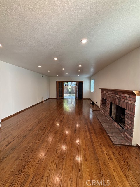 Detail Gallery Image 5 of 47 For 23070 Leonora, Woodland Hills,  CA 91367 - 3 Beds | 4 Baths