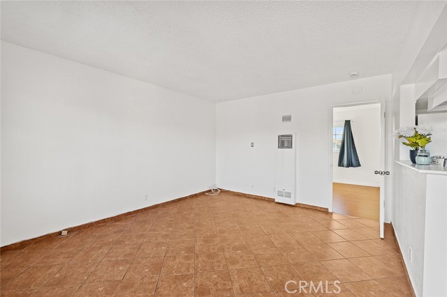 Detail Gallery Image 5 of 16 For 330 W Laurel St #C,  Compton,  CA 90220 - 1 Beds | 1 Baths