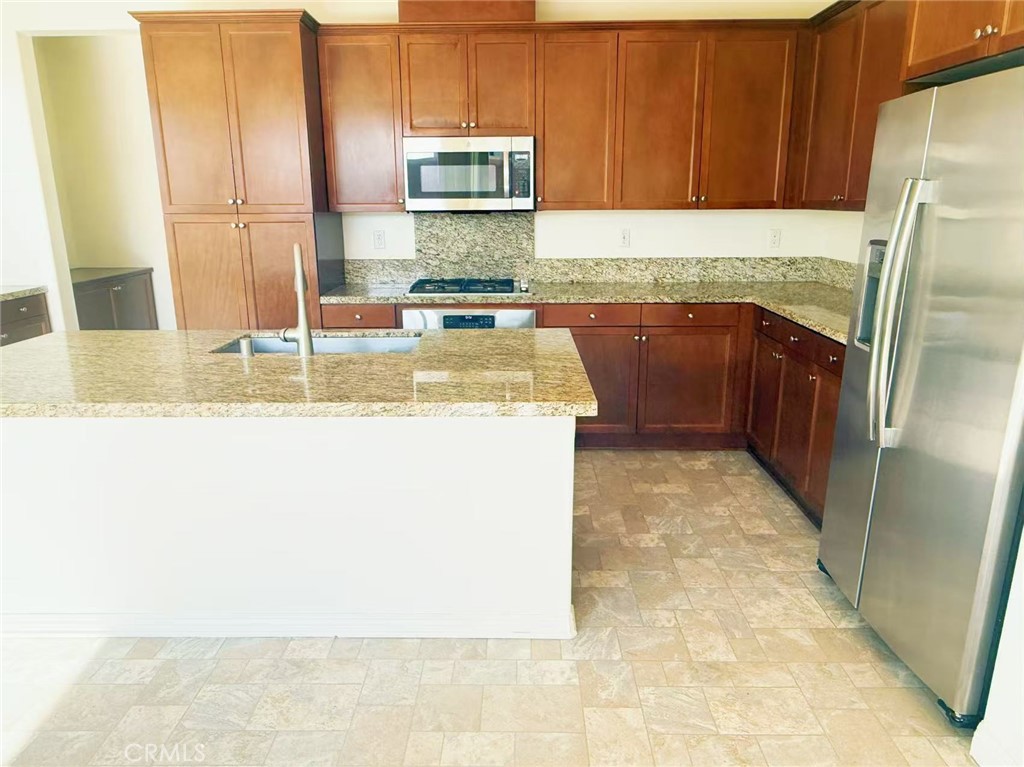 MLS #OC25094836 img 7