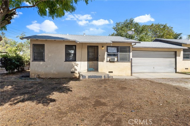 725 Michigan Avenue, Beaumont CA: https://media.crmls.org/medias/d4eb5cd9-471a-48f3-baf3-1b608c3f19ff.jpg