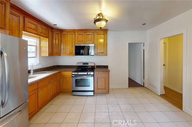 Detail Gallery Image 9 of 29 For 2372 W 29th, Los Angeles,  CA 90018 - – Beds | – Baths