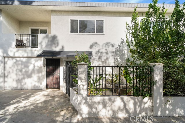 Detail Gallery Image 4 of 45 For 5017 Cartwright #3,  North Hollywood,  CA 91601 - 4 Beds | 2/1 Baths