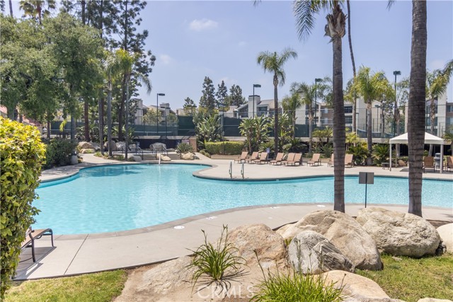 Detail Gallery Image 16 of 21 For 21500 Burbank Blvd #126,  Woodland Hills,  CA 91367 - 1 Beds | 1 Baths