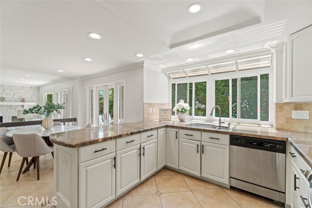 Detail Gallery Image 7 of 36 For 16 Harrisburg, Irvine,  CA 92620 - 5 Beds | 3 Baths