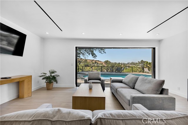 Detail Gallery Image 18 of 55 For 17072 Oak View Dr, Encino,  CA 91436 - 4 Beds | 3 Baths