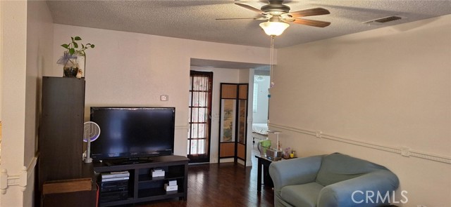 Detail Gallery Image 3 of 13 For 640 Corona, Hemet,  CA 92545 - 2 Beds | 2 Baths