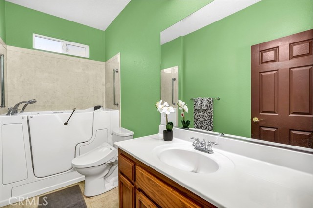 Detail Gallery Image 9 of 34 For 2994 La Vina Cir, Los Banos,  CA 93635 - 3 Beds | 2 Baths