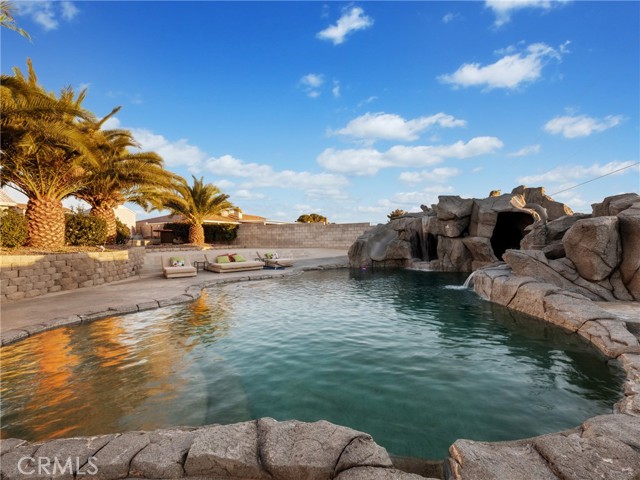 13136 Tawya Road, Apple Valley CA: https://media.crmls.org/medias/d4ef0d69-8eca-4977-b199-4ec1b1efc161.jpg