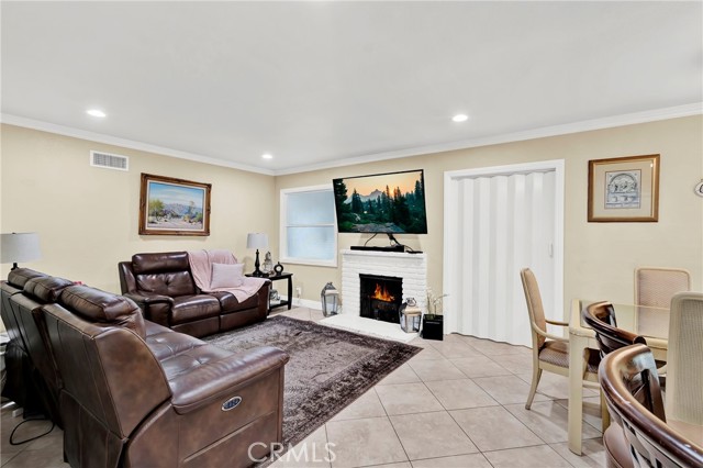 Detail Gallery Image 7 of 43 For 2501 Deodar St, Santa Ana,  CA 92705 - 3 Beds | 2 Baths