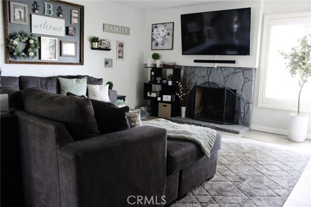 105 S Kingsley Street, Anaheim CA: https://media.crmls.org/medias/d4f0207f-ccb5-4b55-b19d-cb076c056f92.jpg