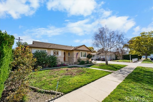 Detail Gallery Image 2 of 46 For 23032 Mobile, West Hills,  CA 91307 - 4 Beds | 2 Baths