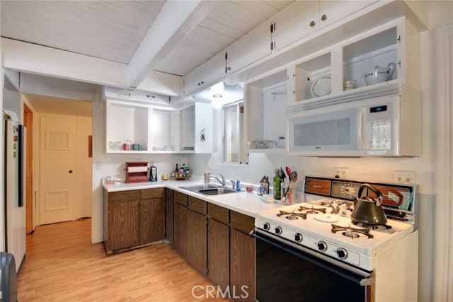Detail Gallery Image 8 of 42 For 42716 Juniper Dr, Big Bear Lake,  CA 92315 - 4 Beds | 2 Baths