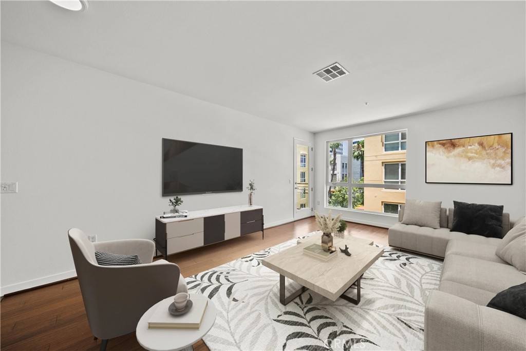 https://media.crmls.org/medias/d4f1fb11-de65-4e68-9a11-0d5bfff48ef3.jpg?preset=X-Large