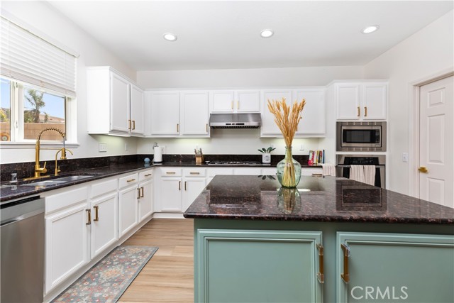 Detail Gallery Image 7 of 49 For 12769 Eastern Shore Dr, Corona,  CA 92880 - 5 Beds | 3 Baths
