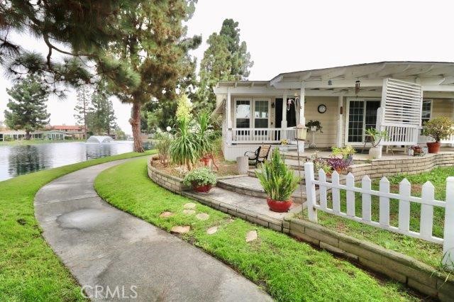 Detail Gallery Image 4 of 43 For 14036 Lake View Dr #143,  La Mirada,  CA 90638 - 2 Beds | 2 Baths