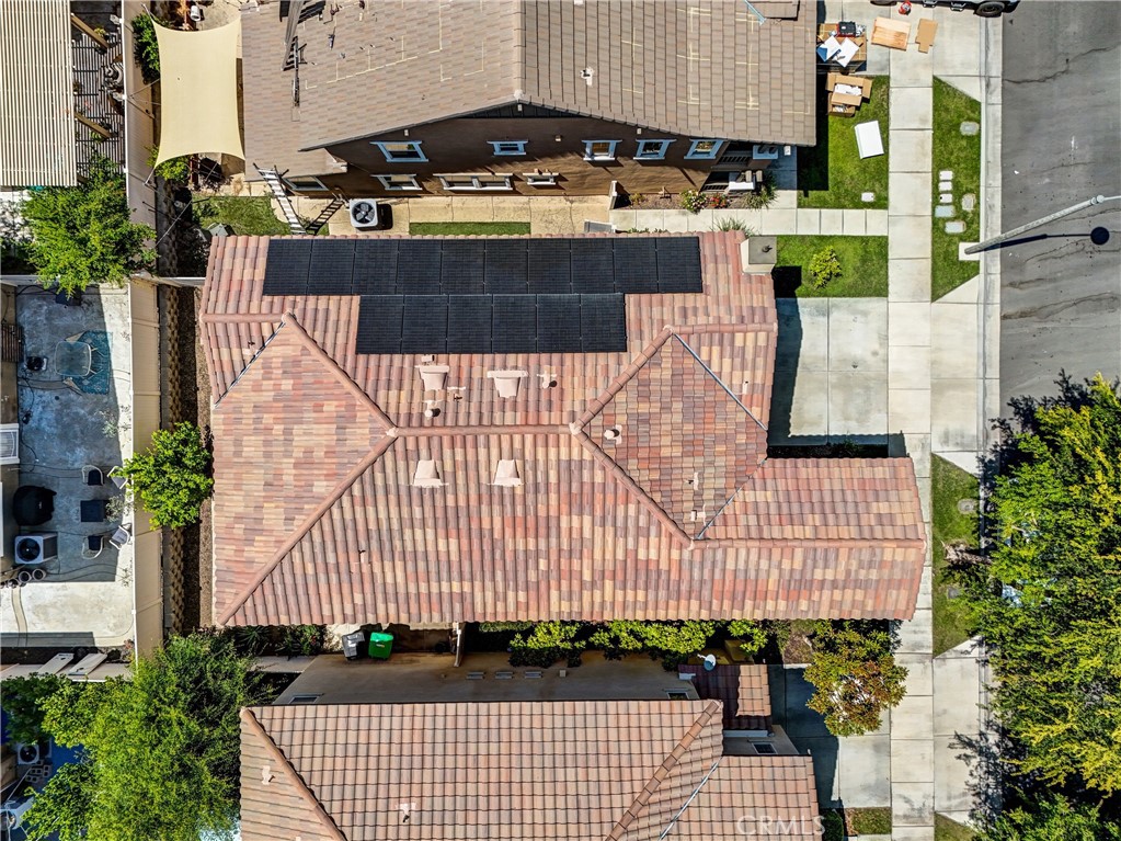 https://media.crmls.org/medias/d4f2b49b-c548-4f50-b6dc-eba6d91e864d.jpg?preset=X-Large