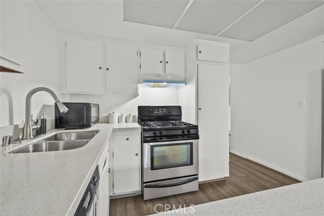 Detail Gallery Image 8 of 34 For 8801 Willis Ave #34,  Panorama City,  CA 91402 - 2 Beds | 2 Baths