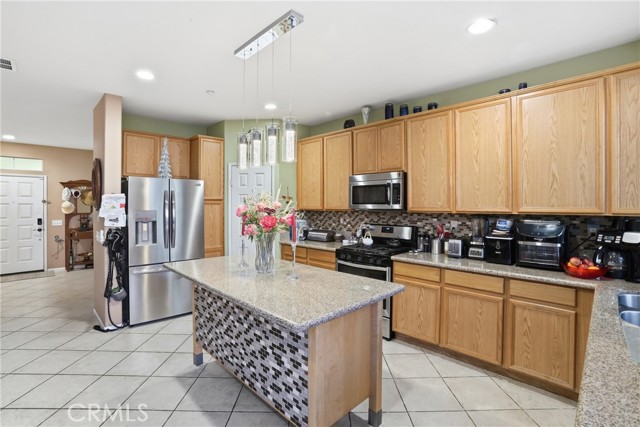 Detail Gallery Image 7 of 27 For 7441 Sultana, Fontana,  CA 92336 - 5 Beds | 3 Baths