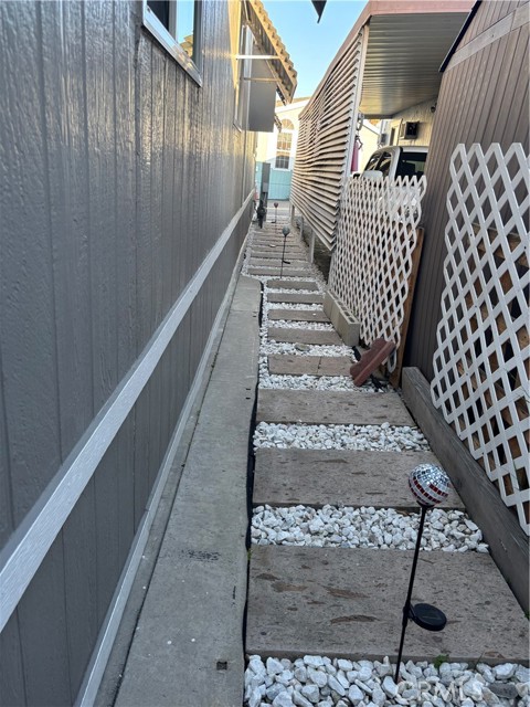 Detail Gallery Image 12 of 18 For 8723 Artesia Bld #47,  Bellflower,  CA 90706 - 2 Beds | 2 Baths