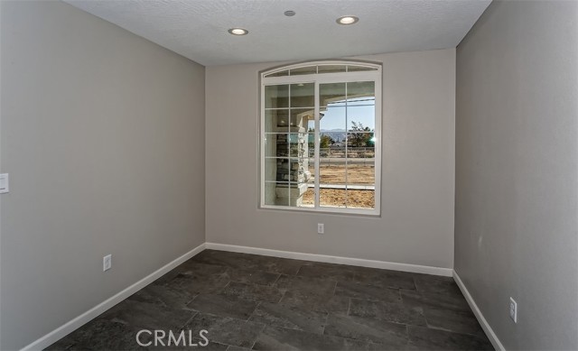 Detail Gallery Image 10 of 25 For 9028 8th Ave, Hesperia,  CA 92345 - 4 Beds | 2/1 Baths