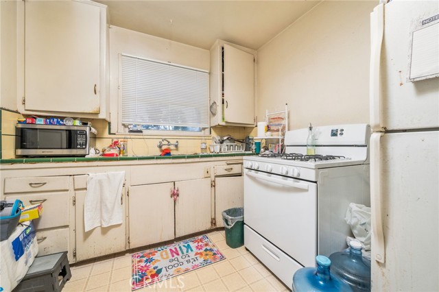 903 N Eleanor Street, Pomona CA: https://media.crmls.org/medias/d4f56137-3a53-4501-a2f8-5401d7ea6ea9.jpg