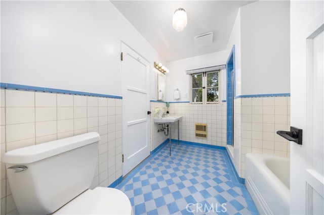 2175 Roanoke Road, San Marino CA: https://media.crmls.org/medias/d4f69303-b13f-401f-b778-10cf496cf12d.jpg