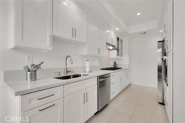 Detail Gallery Image 16 of 33 For 5835 Etiwanda Ave, Tarzana,  CA 91356 - 2 Beds | 2/1 Baths