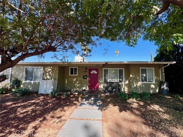 Detail Gallery Image 2 of 30 For 6944 Aura Ave, Reseda,  CA 91335 - 3 Beds | 2 Baths