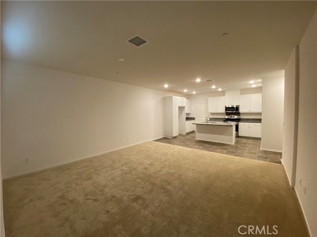 Detail Gallery Image 6 of 17 For 5630 Altamura Way, Fontana,  CA 92336 - 3 Beds | 2/1 Baths
