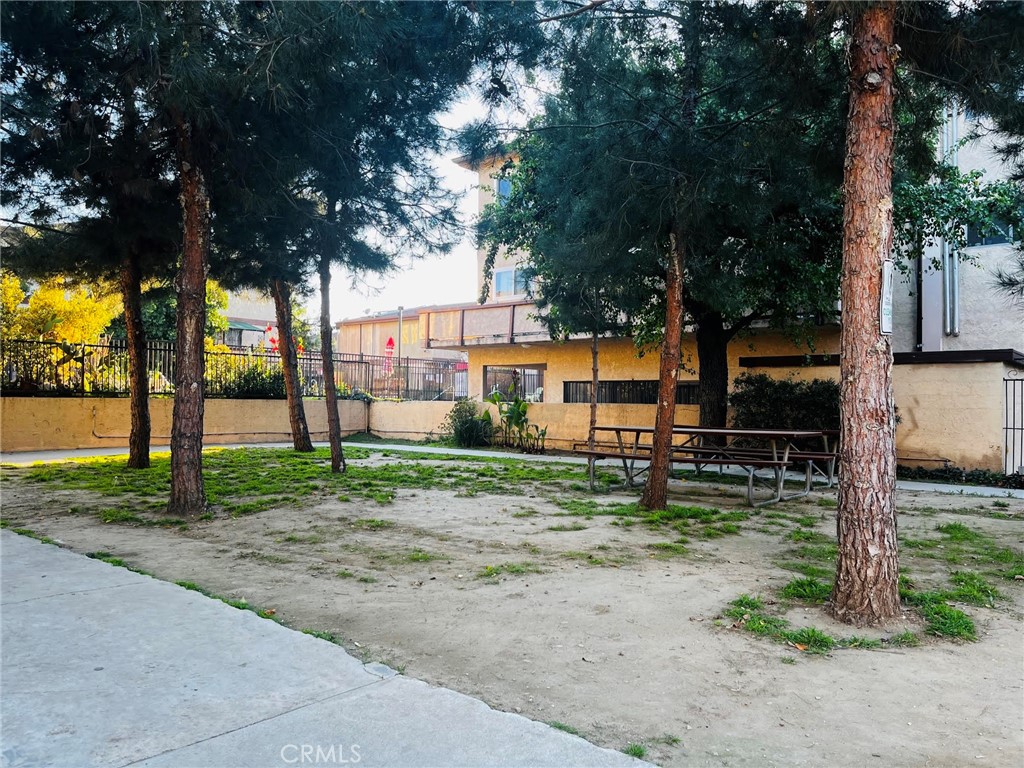 https://media.crmls.org/medias/d4f720aa-0b19-48e1-947a-030fd27dc374.jpg?preset=X-Large