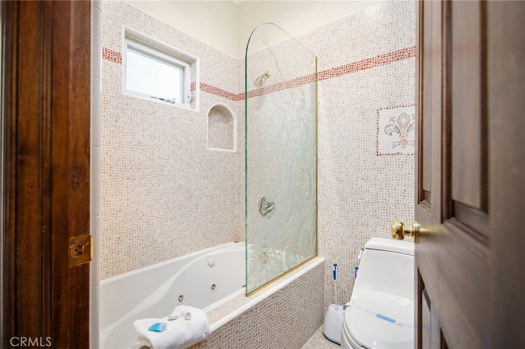 https://media.crmls.org/medias/d4f8be04-dca4-412e-99a1-5117c3f3cb2c.jpg?preset=X-Large