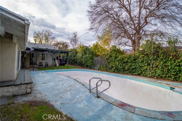 2484 Hanning Avenue, Altadena CA: https://media.crmls.org/medias/d4f8c686-7cc8-44b9-a3d7-bb06c6b0bd5e.jpg