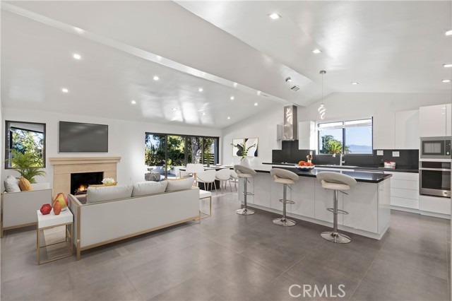 Detail Gallery Image 3 of 15 For 20509 Califa, Woodland Hills,  CA 91367 - 4 Beds | 4 Baths